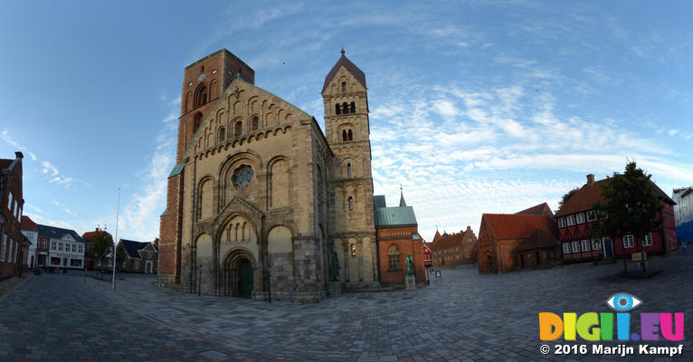 FZ033133-56 Church in Ribe